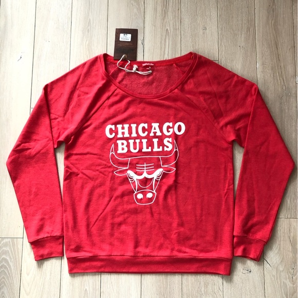 NWT Mitchell & Ness Chicago Bulls Scoop Neck Long Sleeve Shirt in Red Size L - Picture 1 of 10